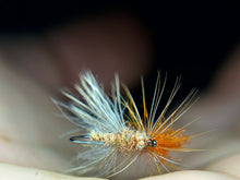 Load image into Gallery viewer, Tabanas(Cdc+Deer Parachute Caddis)
